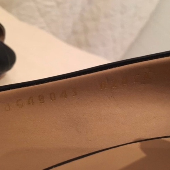 New never worn Ferragamo peep toe pumps. - Picture 3 of 4